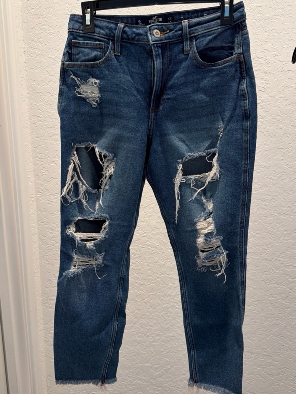 Hollister Curvy High-Rise Mom Jeans - Light Blue Denim